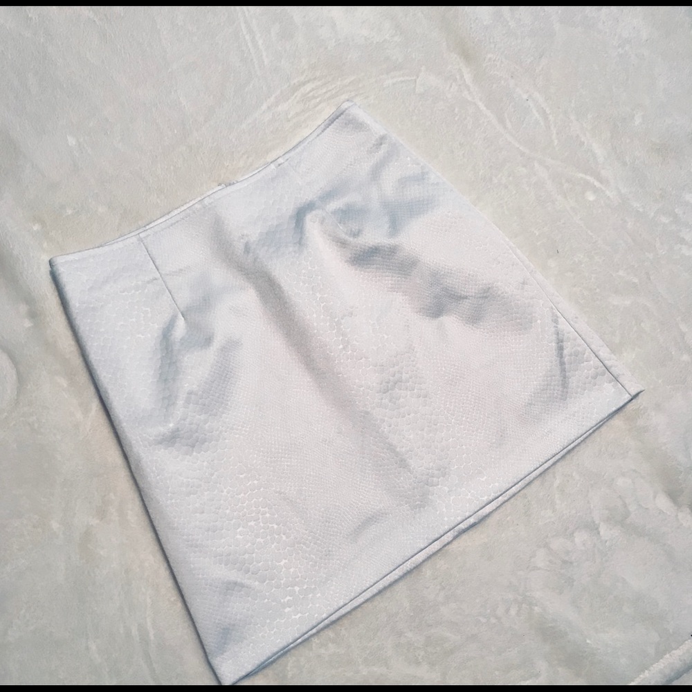 White snake skin mini skirt 🐍 - Picture 1 of 4